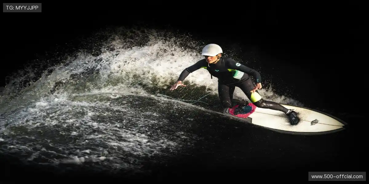 ⚽ 凌空抽射力量精准并存,全场炸裂沸腾,力量感冲破屏幕!💥